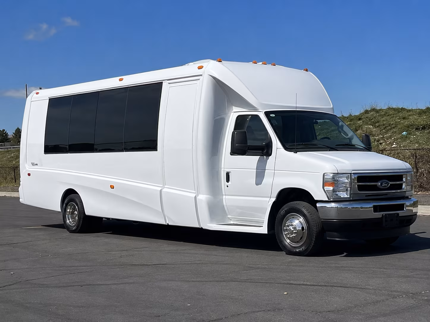 15 Passenger Party Bus Exterior