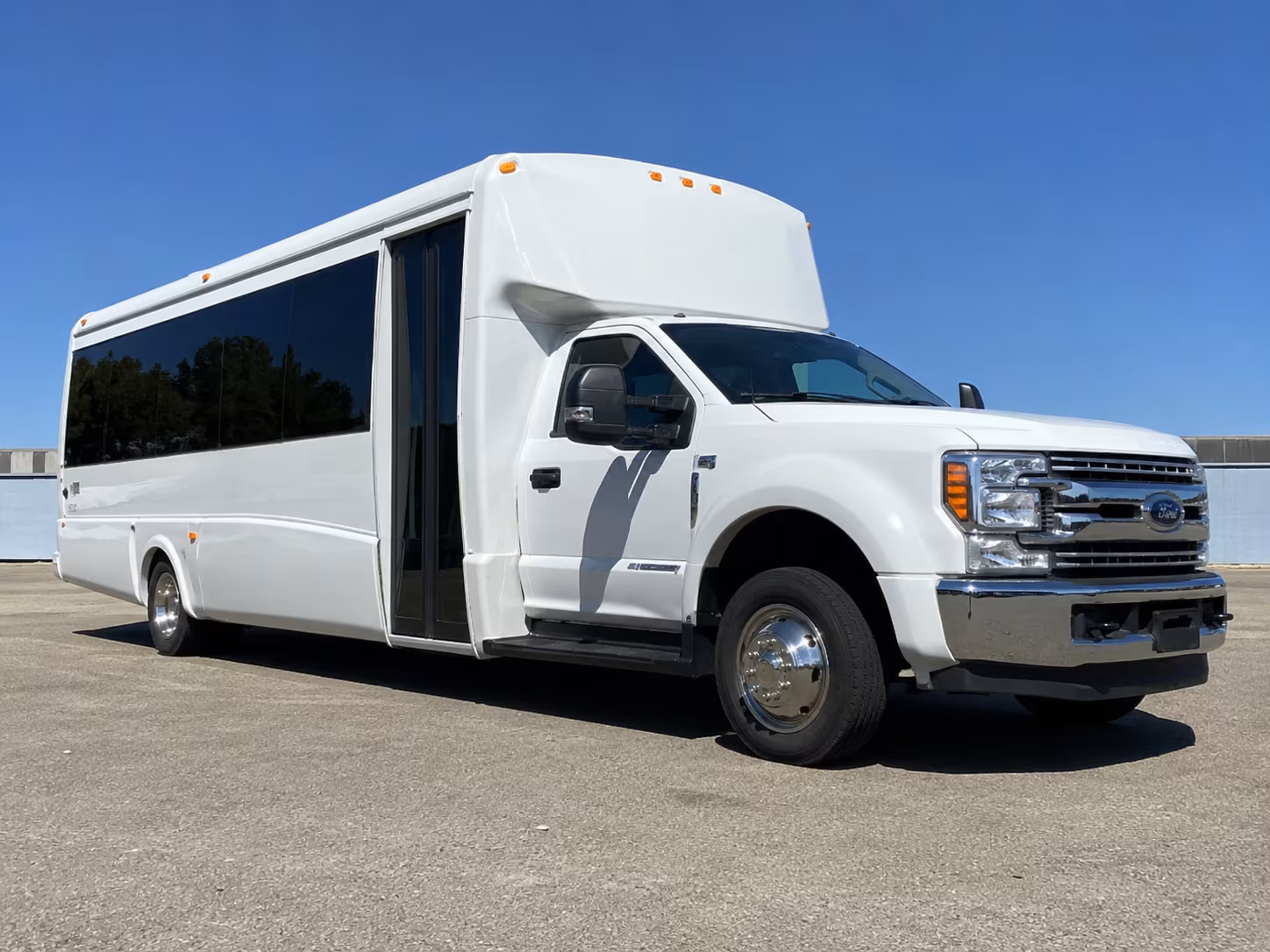 Jacksonville Airport Shuttle & Transportation party bus exterior