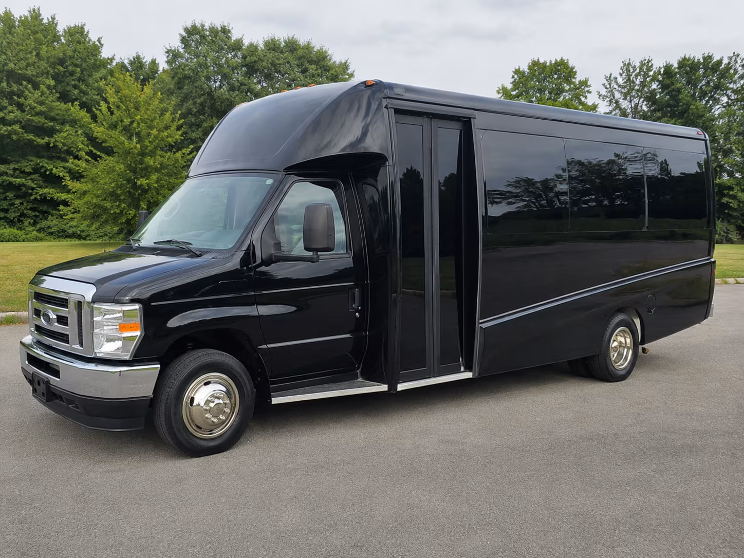 Jacksonville Airport Shuttle & Transportation party bus exterior